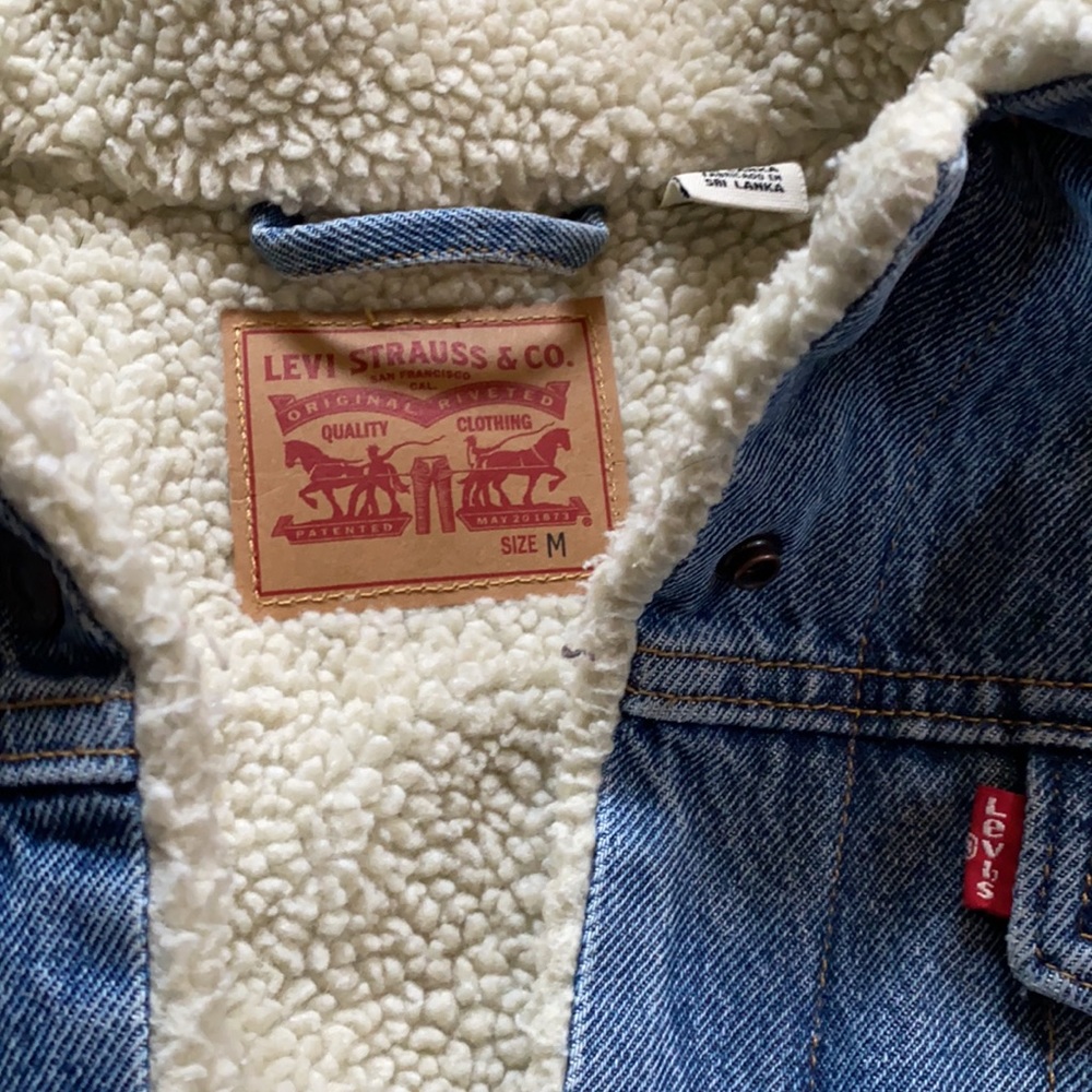 Levi's Light Blue Denim Sherpa Jacket with Cream Collar - Picture 8 of 8